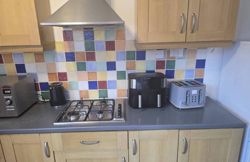 Welford House | Cosy 2-Bed House - Sleeps 4, Garden & Pet-Friendly