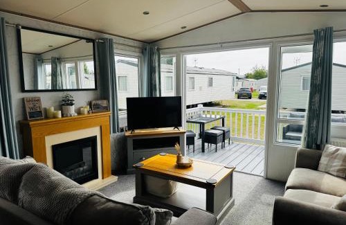 Harwich Other | Cosy 2 bed in Dovercourt Holiday Park -Sleeps 6