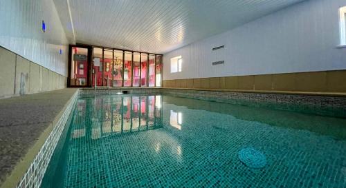Alport Apartment | Cosy 2 bedroom apartment, terrace with Hot Tub 8am - 10pm plus private daily use of indoor pool and sauna 1 hour