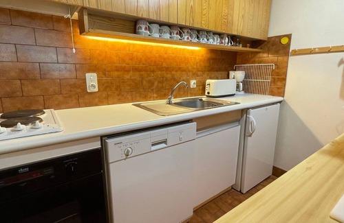 Meribel Apartment | Cosy 2-Room Apartment for 4, Near Slopes and Shops, Méribel Chalets Route