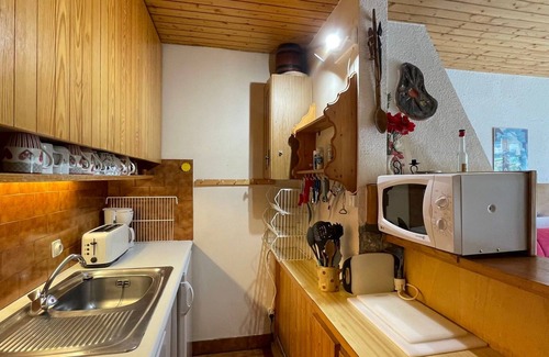 Meribel Apartment | Cosy 2-Room Apartment for 4, Near Slopes and Shops, Méribel Chalets Route