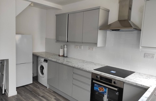 Stonnall House | Cosy 3 bed house, within easy reach of City Centre, BHX, NEC