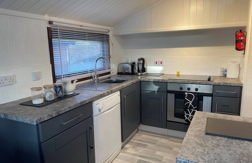 South Cerney Cabin | Cosy 3 Bed Lodge in South Cerney