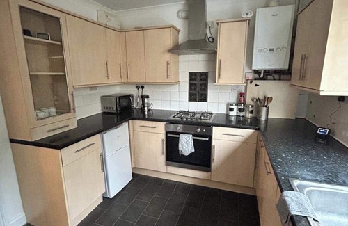 Birmingham House | Cosy 3-Bed Retreat - Garden, Parking & Bbq