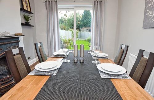Birmingham House | Cosy 3 bed with Parking- Family and Contractors