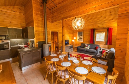 Morillon Ski Chalet | Cosy 3 bedroom chalet with log fire, swimming pool, sauna, gym, Wi-Fi