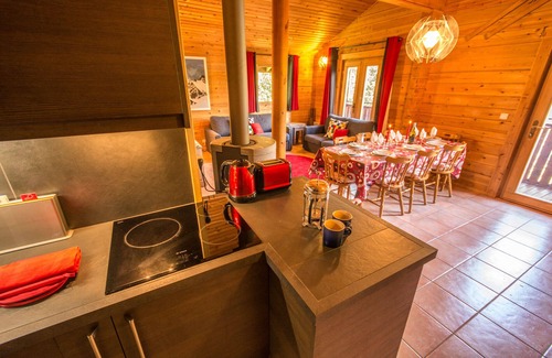 Morillon Ski Chalet | Cosy 3 bedroom chalet with log fire, swimming pool, sauna, gym, Wi-Fi