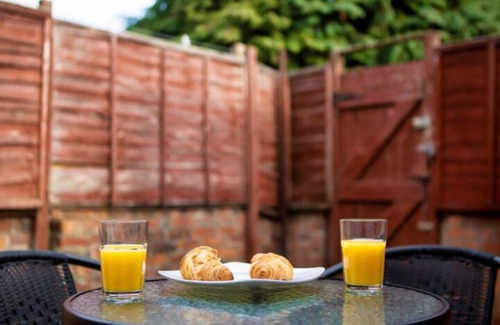 Selby Apartment | Cosy 3-Bedroom Willow House