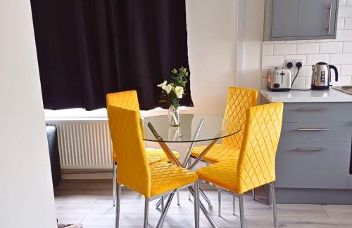 Seven Sisters House | Cosy 4 Bedroom House in Seven Sisters Neath Port Talbot