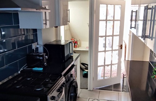 Great Barr House | Cosy 4 Beds-3 bedroom Whole House with all amenities in Great Barr, Birmingham