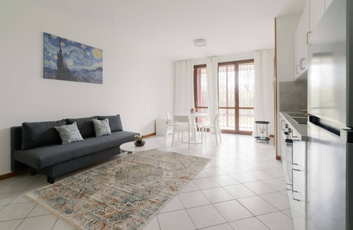 Bruzzano Apartment | Cosy 60sqm flat with a private garden of 8sqm that can accommodate up to 4 people, located on the ground floor of a building with lift.The flat is only 500m from the Parco Nord, the largest green area in Milan!At 500m there is also the ‘Bruzzano-Parco