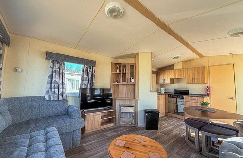 Hunstanton House | Cosy 8 berth caravan for hire at Manor Park in Hunstanton ref 23065T