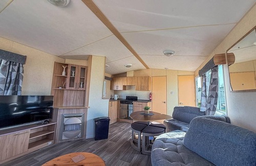 Hunstanton House | Cosy 8 berth caravan for hire at Manor Park in Hunstanton ref 23065T