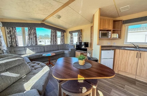 Hunstanton House | Cosy 8 berth caravan for hire at Manor Park in Hunstanton ref 23065T