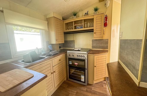 Skegness House | Cosy 8 berth caravan near to Skegness at Southview Holiday Park ref 33057F