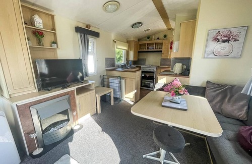Skegness House | Cosy 8 berth caravan near to Skegness at Southview Holiday Park ref 33057F