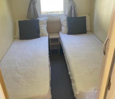 Skegness Hotel | Cosy 8 Berth Caravan Near To Skegness At Southview Holiday Park Ref 33057F