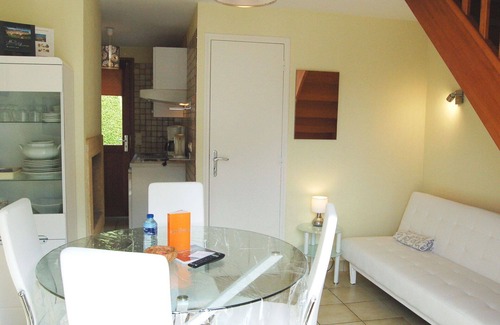 Saint-Jouan-des-Guerets Apartment | Cosy apartment for 4 guests with pool, WIFI, TV and terrace