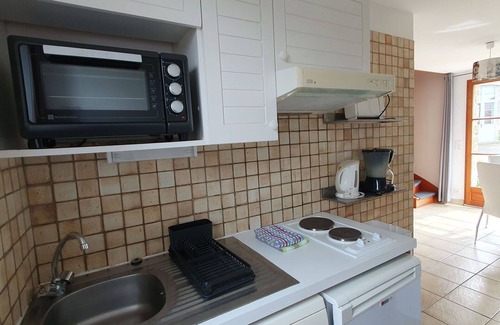 Saint-Jouan-des-Guerets Apartment | Cosy apartment for 4 guests with pool, WIFI, TV and terrace