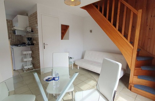 Saint-Jouan-des-Guerets Apartment | Cosy apartment for 4 guests with pool, WIFI, TV and terrace