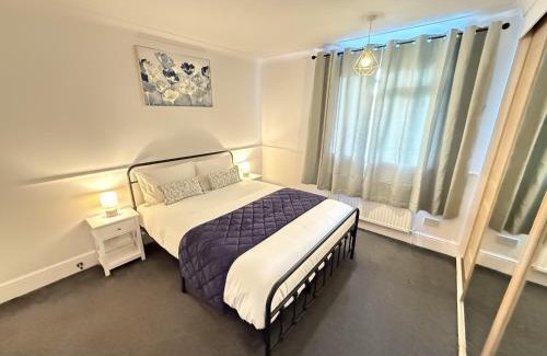 Bray on Thames House | Cosy and comfy 4-bed house in Burnham Slough Near Legoland and Winsdor Castle