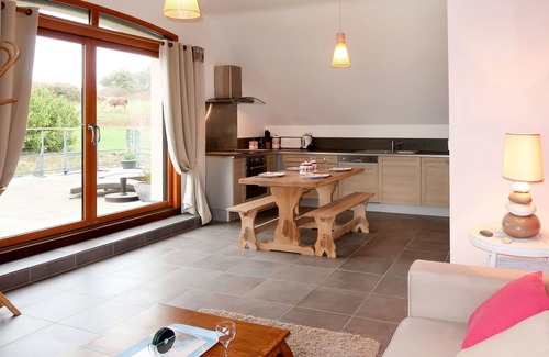 Saint-Michel-en-Greve Apartment | Cosy apartment for 4 people with WIFI, pool, TV and patio