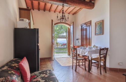 Castelfranco di Sopra Villa | Cosy apartment in villa for 3 guests with pool, WIFI, TV and patio