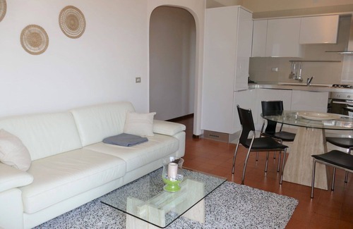 Santo Stefano al Mare Apartment | Cosy apartment for 4 guests with WIFI and balcony
