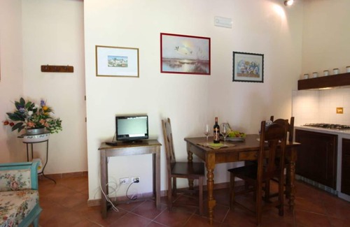 Castelfranco Piandisco Apartment | Cosy apartment for 3 guests with pool, WIFI and pets allowed
