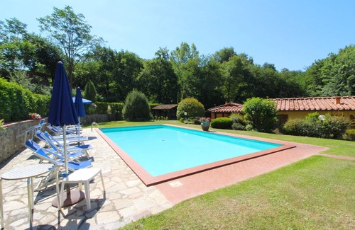 Castelfranco Piandisco Apartment | Cosy apartment for 3 guests with pool, WIFI and pets allowed