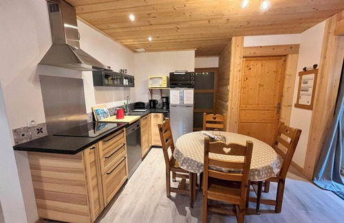 Pralognan-la-Vanoise Apartment | Cosy apartment close to ski slopes and hiking trails with beautiful terrace!