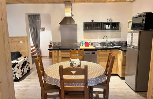 Pralognan-la-Vanoise Apartment | Cosy apartment close to ski slopes and hiking trails with beautiful terrace!