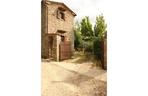 Montecchio Apartment | Cosy apartment for 4 people with TV, close to Cortona