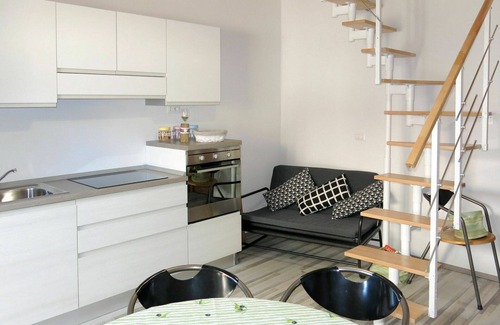 Cologna Spiaggia Villa | Cosy apartment in villa with pool, A/C, WIFI, hot tub, TV, patio, pets allowed and panoramic view