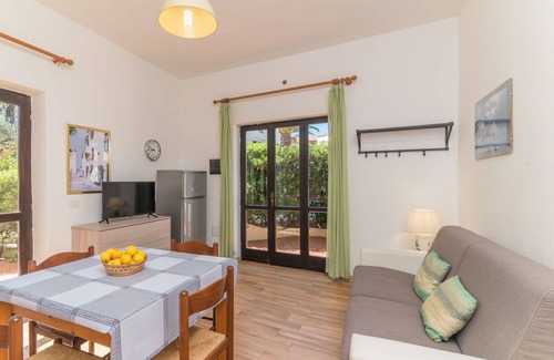 Capo Testa Apartment | Cosy apartment for 4 guests with A/C, TV, terrace and pets allowed
