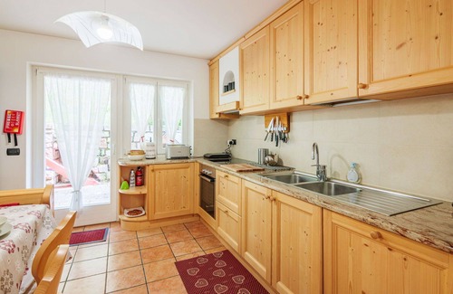 Canazei Apartment | Cosy apartment for 6 people with TV, balcony and parking