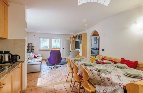 Canazei Apartment | Cosy apartment for 6 people with TV, balcony and parking