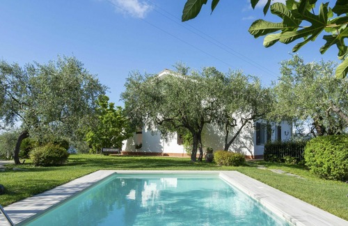 Monade Santa Lucia Villa | Cosy apartment in villa for 8 guests with pool, WIFI, TV, patio, pets allowed and panoramic view