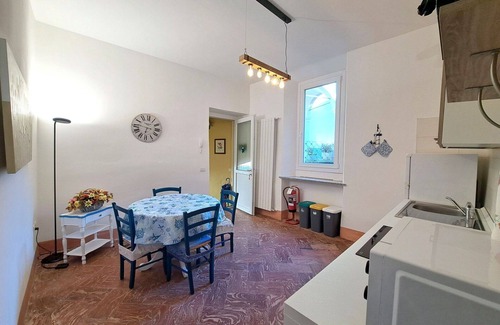 Porto Valtravaglia Apartment | Cosy apartment for 4 guests with WIFI and TV