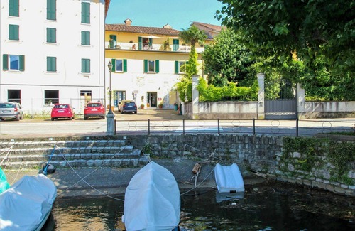 Porto Valtravaglia Apartment | Cosy apartment for 4 guests with WIFI and TV