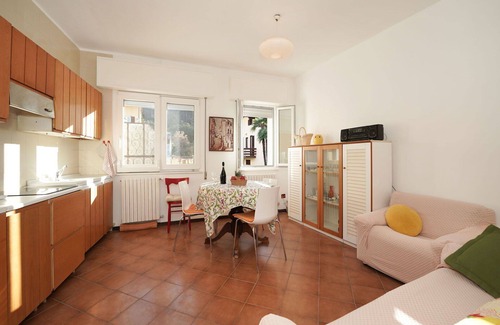 Porto Valtravaglia Apartment | Cosy apartment for 4 guests with WIFI and balcony