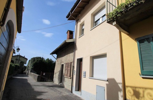 Porto Valtravaglia Apartment | Cosy apartment for 4 guests with WIFI and balcony