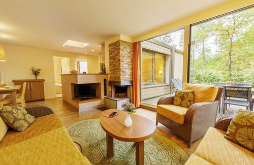 Chaumont-sur-Tharonne House | Cosy apartment in villa for 6 guests with WIFI, hot tub, pool, TV, terrace and parking