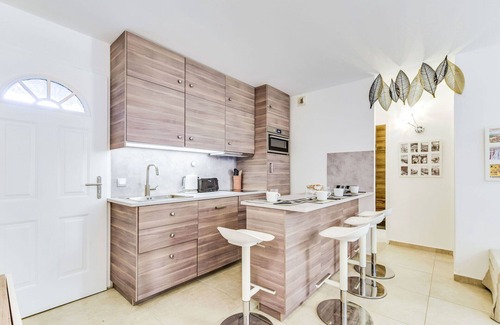 Cote d'Azur- French Riviera Apartment | Cosy apartment for 4 people with WIFI, A/C, pool, TV, patio and pets allowed