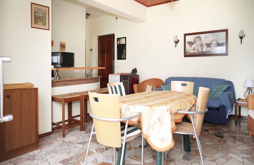 Porto Valtravaglia Apartment | Cosy apartment for 4 guests with WIFI, TV and terrace