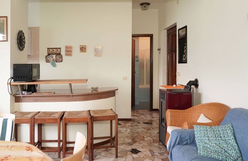 Porto Valtravaglia Apartment | Cosy apartment for 4 guests with WIFI, TV and terrace