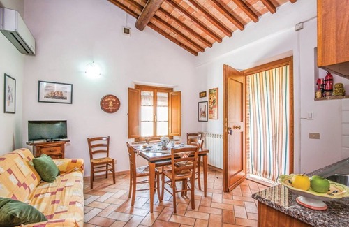 Poggiarello Villa | Cosy apartment in villa for 4 guests with pool, A/C and TV, close to Siena