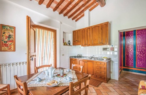 Poggiarello Villa | Cosy apartment in villa for 4 guests with pool, A/C and TV, close to Siena
