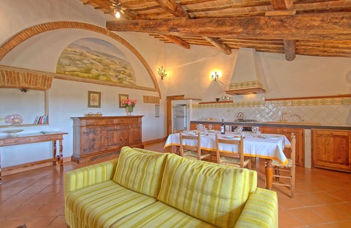 Monteroni d'Arbia Apartment | Cosy apartment for 5 guests with pool, WIFI and panoramic view, close to Siena