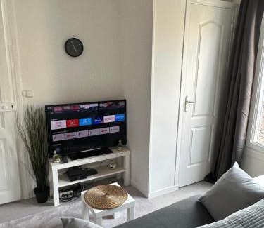 Faubourg de l'Arche Apartment | cosy apartment - 15 min from paris